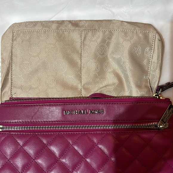Michael Kors Wristlet Large Quilted Dark Pink Leather Zip “Sophie” AV-1405 - Picture 8 of 8